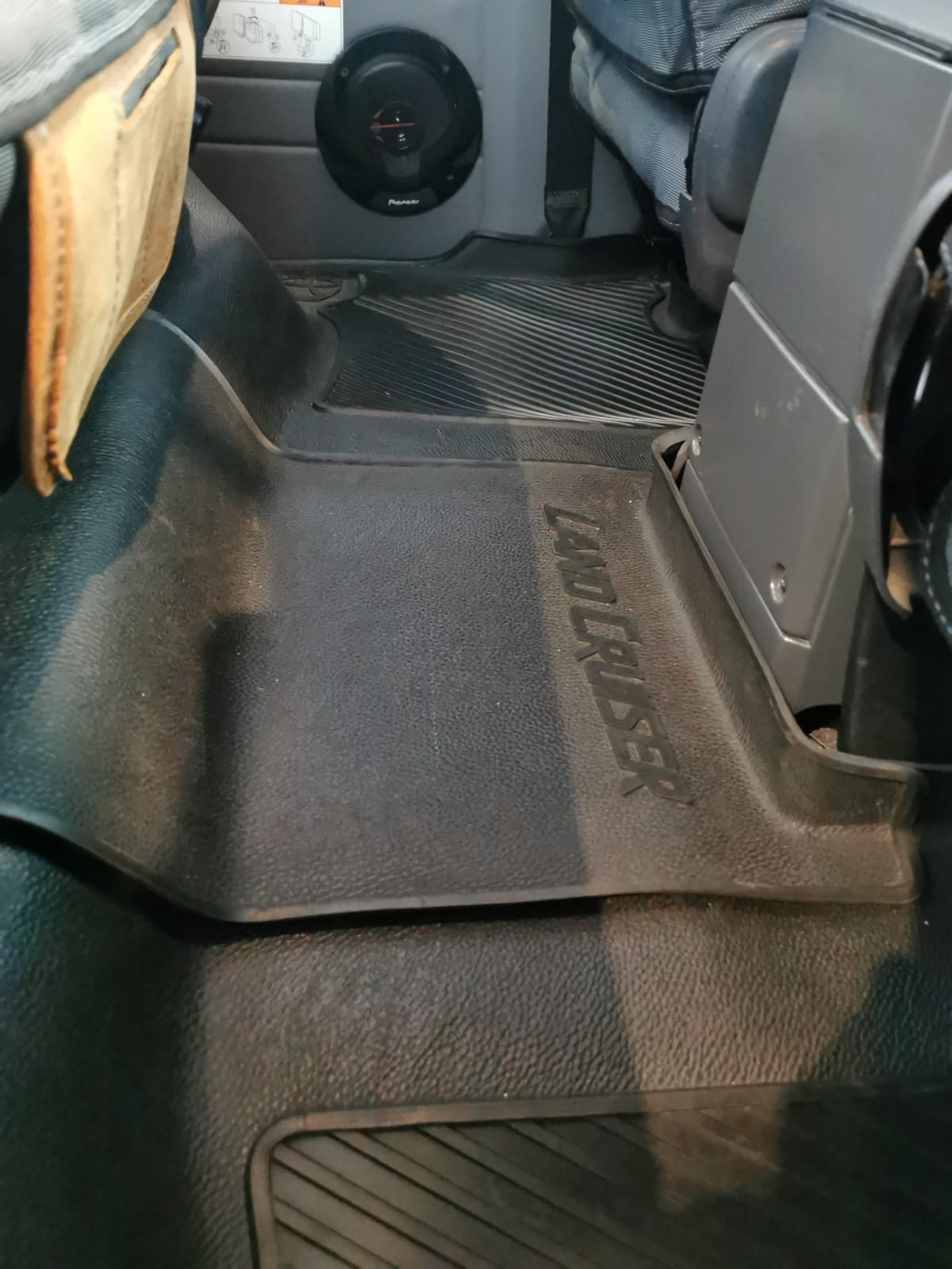 LAND CRUISER 79 SERIES STATION WAGON MOULDED RUBBER MATS FULL SET 2007-2023 - Image 2