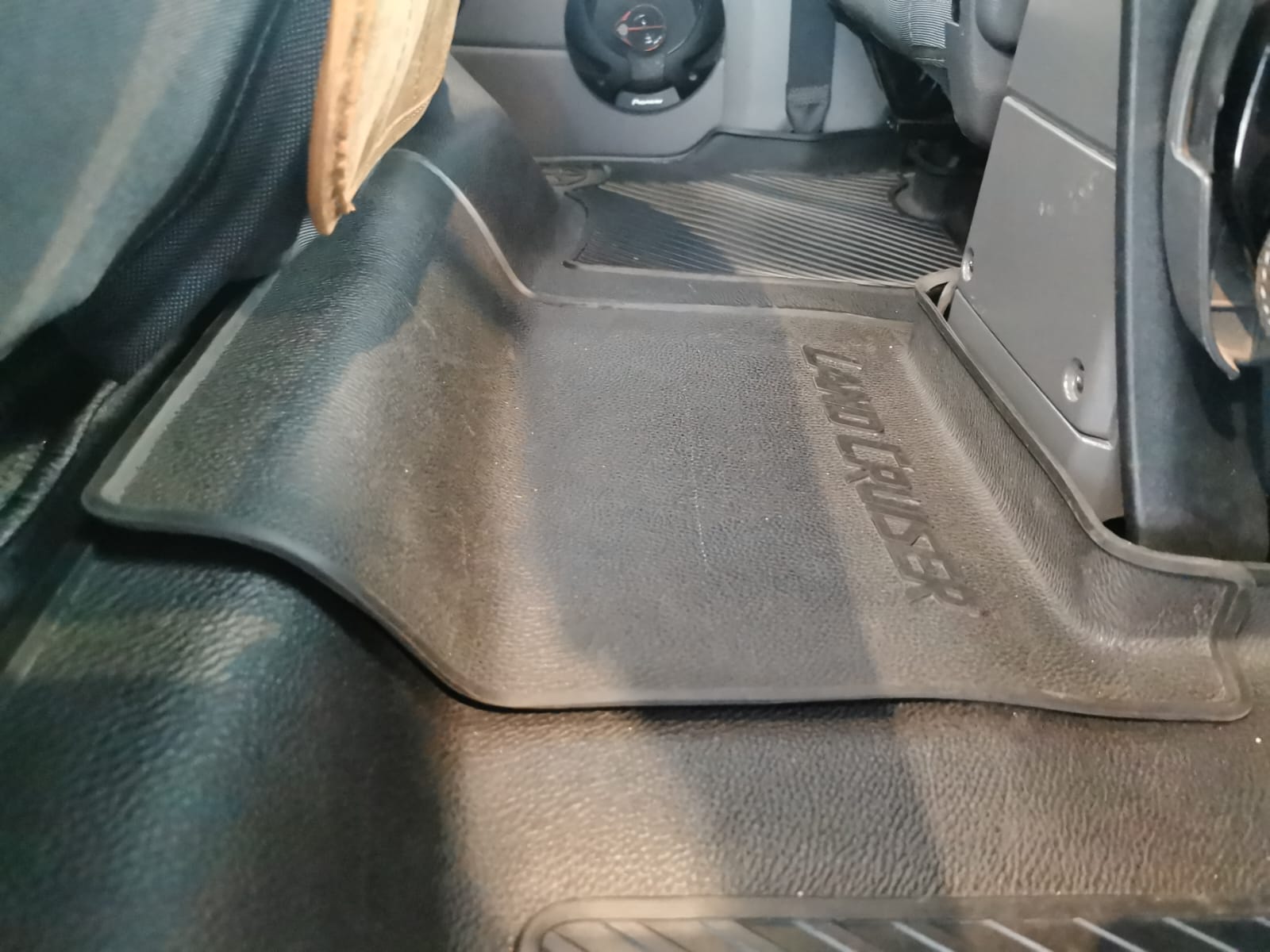 LAND CRUISER 79 SERIES STATION WAGON MOULDED RUBBER MATS FULL SET 2007-2023 - Image 4