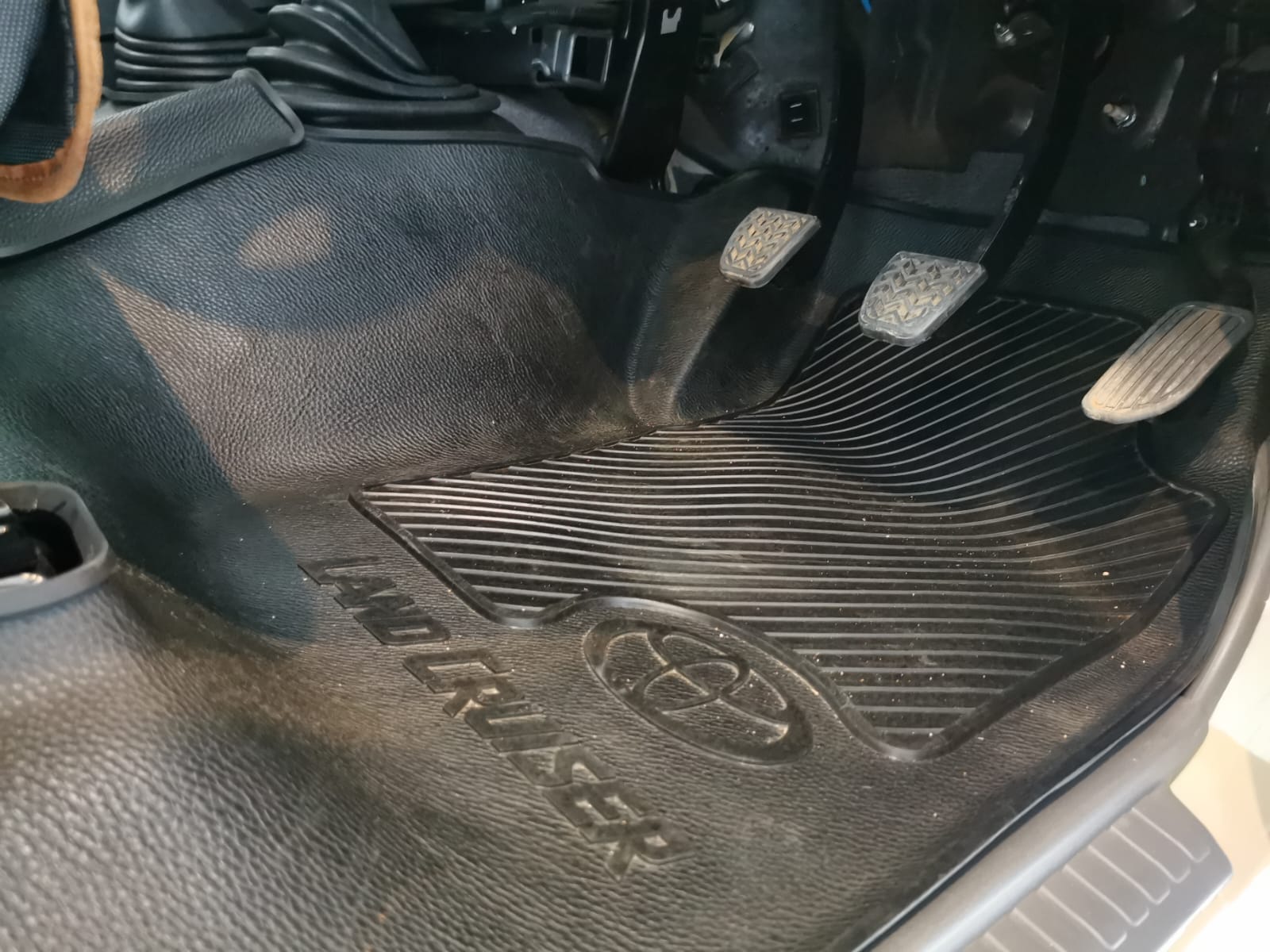 LAND CRUISER 79 SERIES STATION WAGON MOULDED RUBBER MATS FULL SET 2007-2023 - Image 3