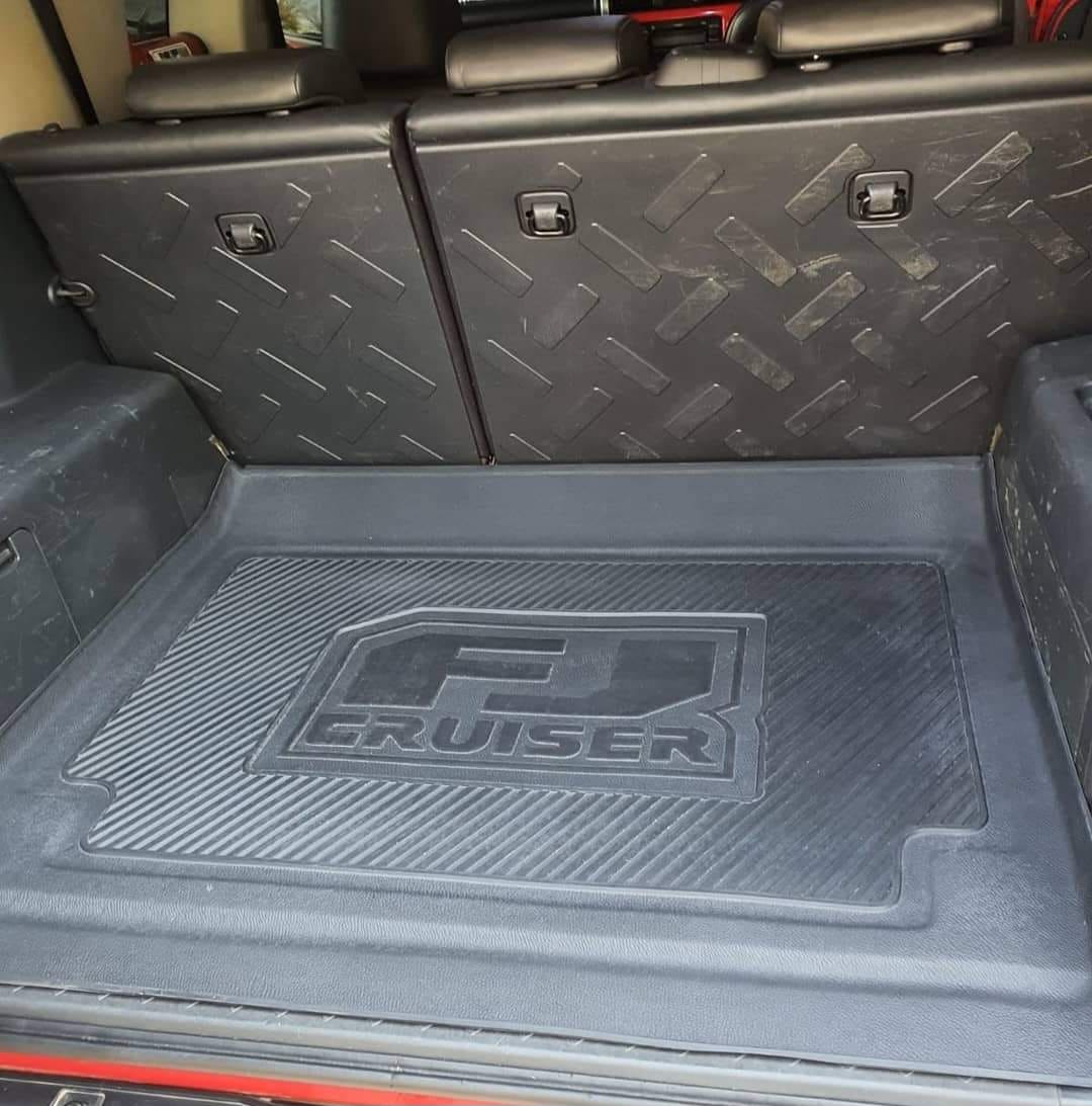 TOYOTA FJ CRUISER FULL SET MOULDED RUBBER MAT - Image 4