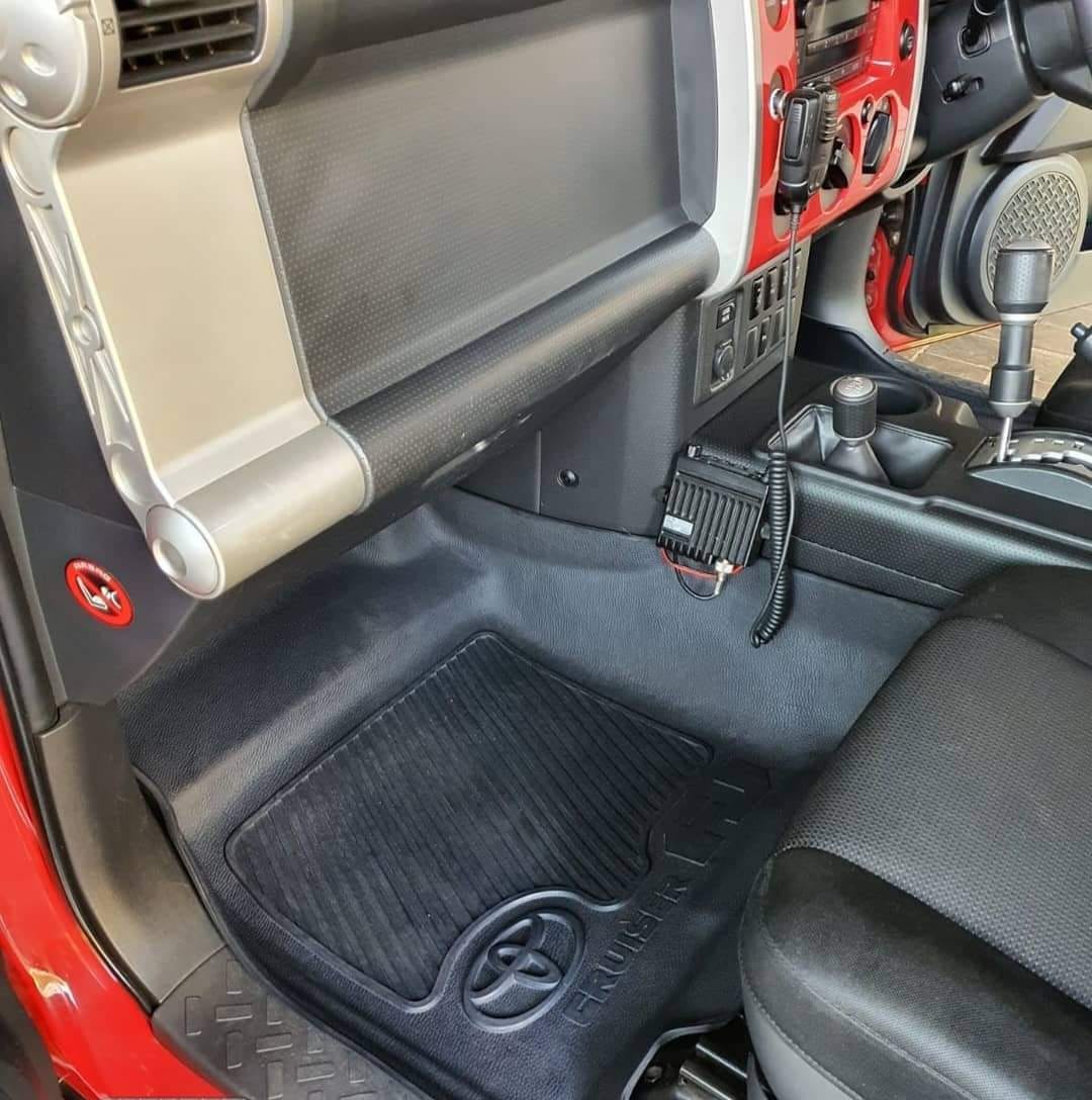 TOYOTA FJ CRUISER FULL SET MOULDED RUBBER MAT - Image 3