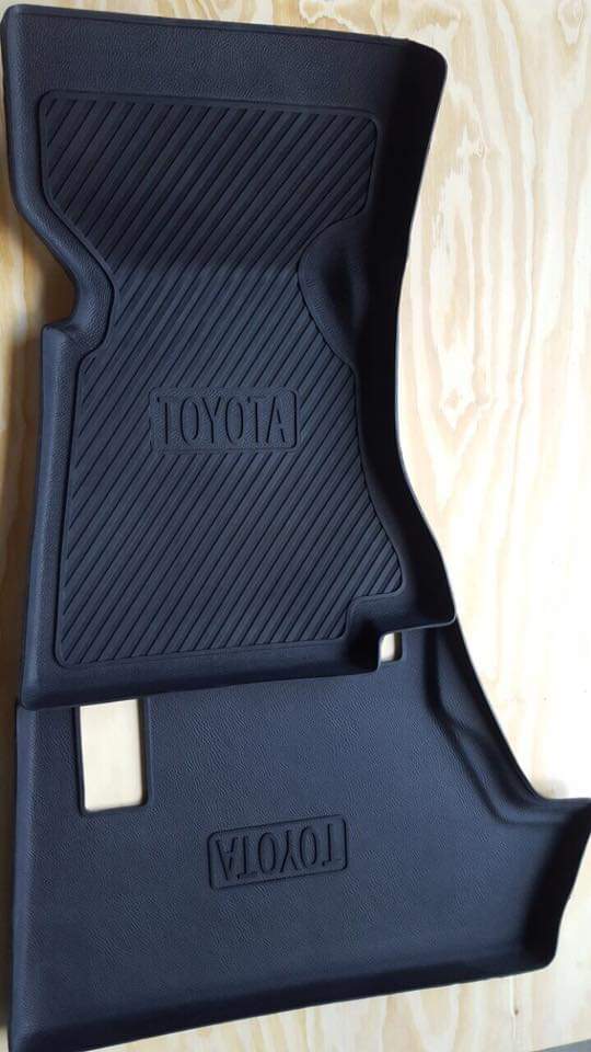 TOYOTA LAND CRUISER FJ40 FRONT AND REAR MOULDED RUBBER MATS - Image 2