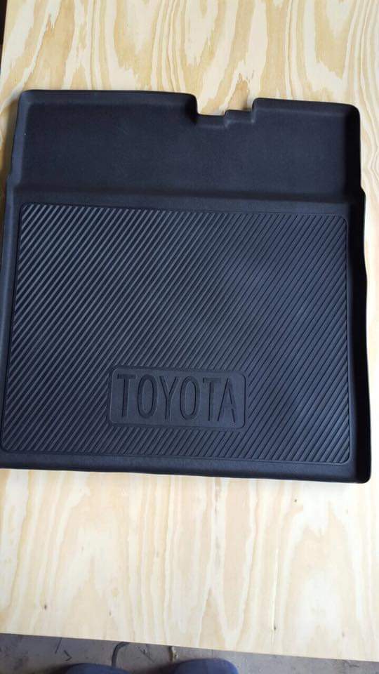 TOYOTA LAND CRUISER FJ40 FULL SET MOULDED RUBBER MATS - Image 2