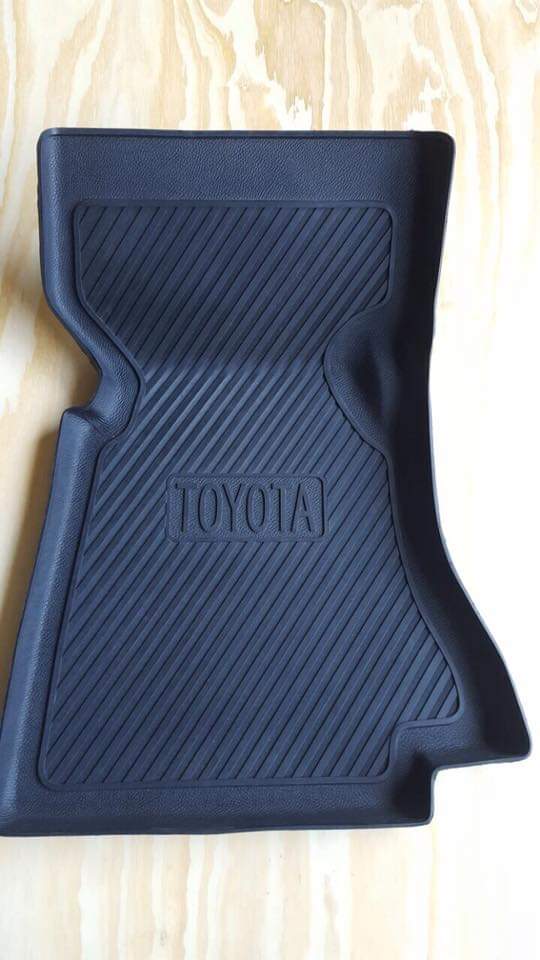 TOYOTA LAND CRUISER FJ40 FRONT AND REAR MOULDED RUBBER MATS - Image 4