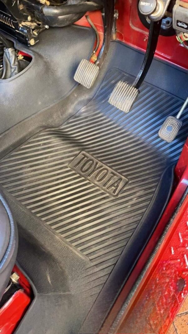 TOYOTA LAND CRUISER FJ45 FULL SET MOULDED RUBBER MATS - Image 4